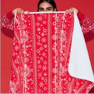 Victoria’s Secret Blanket VS Red Fair Isle Snowflake Plush Fleece Blanket 🆕